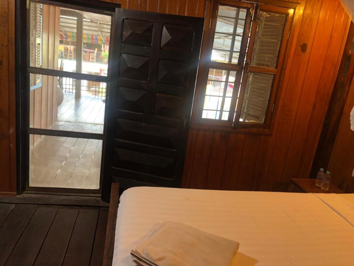 Nomad Guesthouse Кратьэх Экстерьер фото