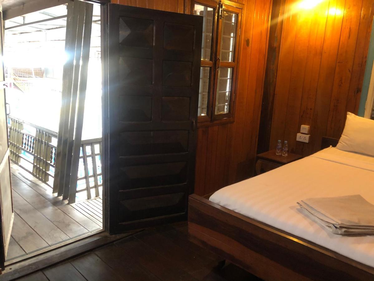 Nomad Guesthouse Кратьэх Экстерьер фото