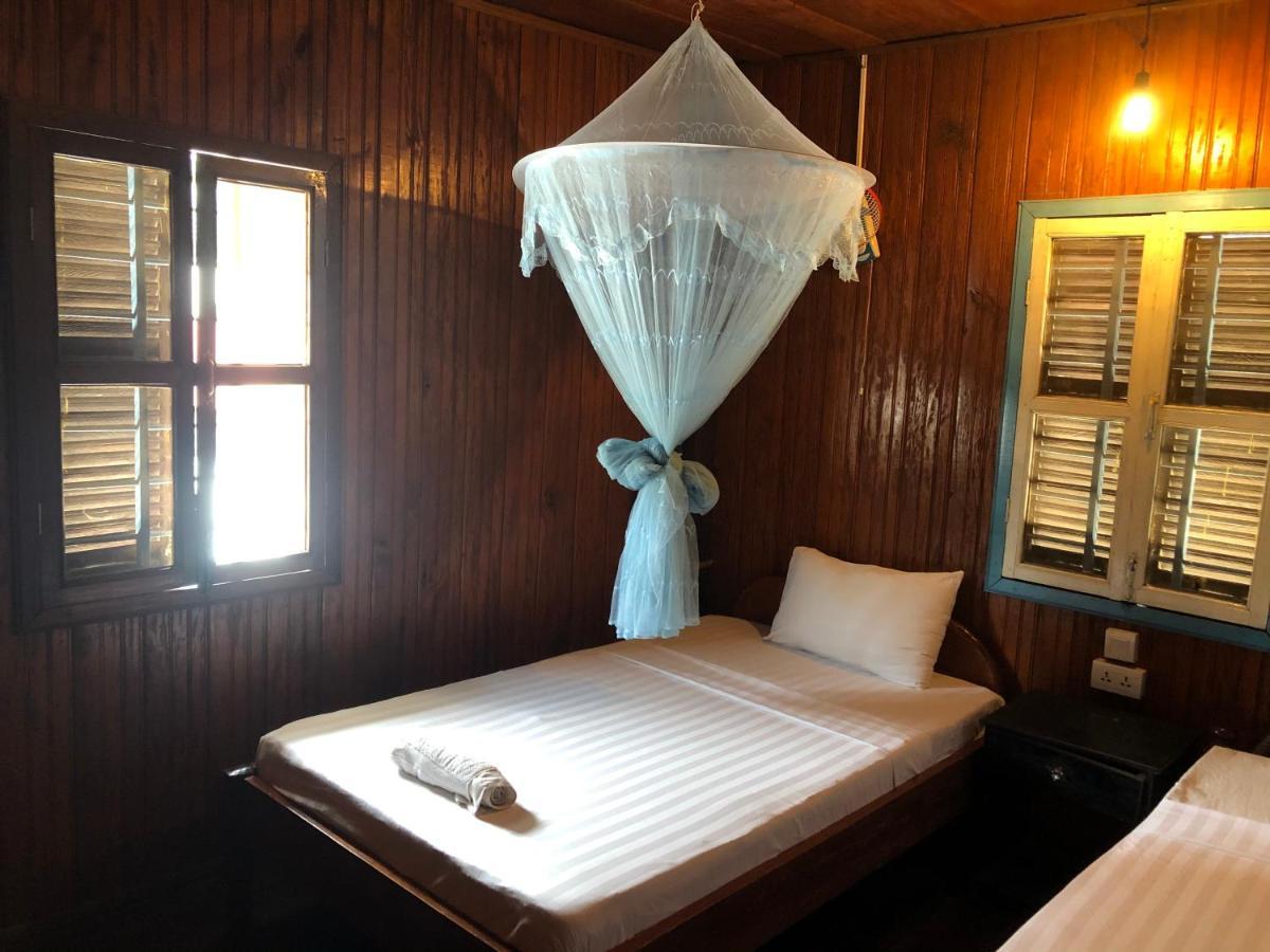 Nomad Guesthouse Кратьэх Экстерьер фото