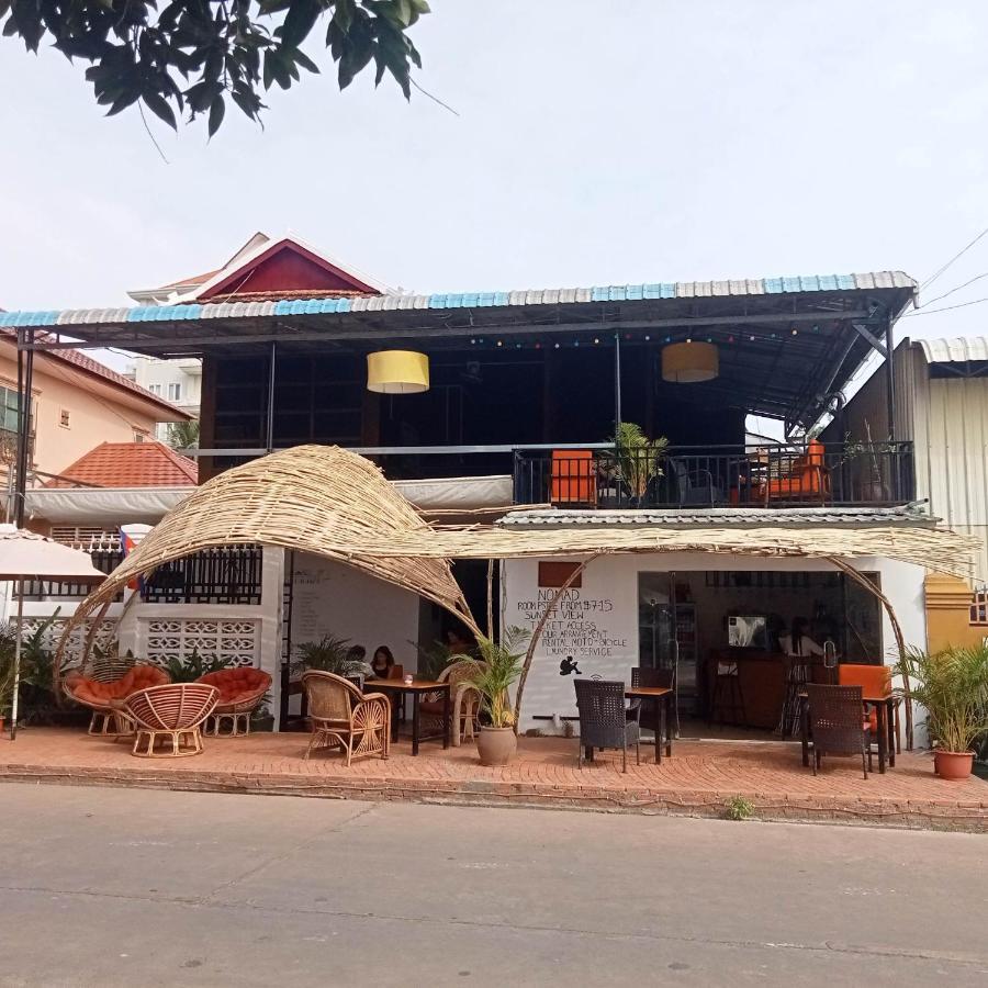 Nomad Guesthouse Кратьэх Экстерьер фото